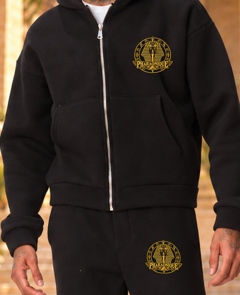 Ensemble sweat zippé et pantalon homme Kemet Noir – détail des logos côté cœur et poche gauche
