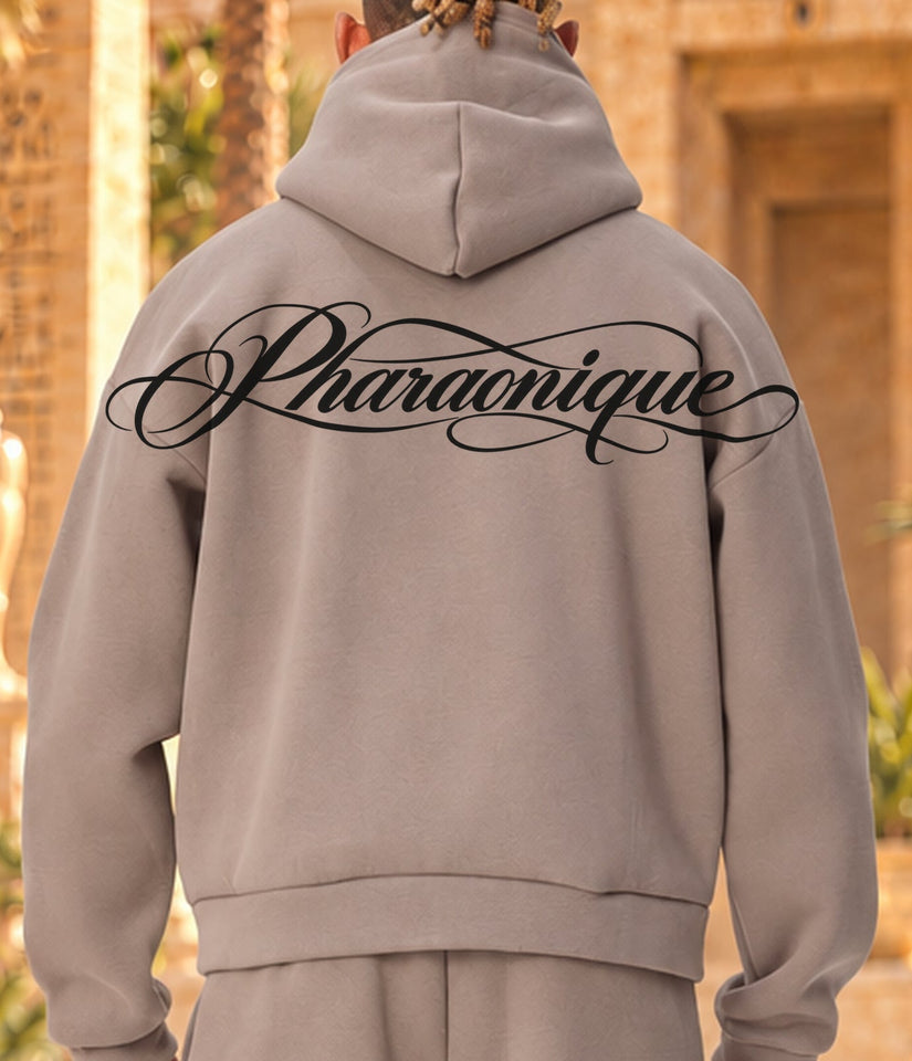 Ensemble sweat zippé et pantalon homme New Pharaon Brown – détail de la signature Pharaonique dans le dos