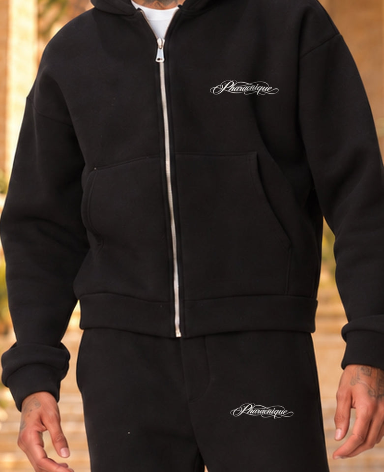 Ensemble sweat zippé et pantalon homme New Pharaon Noir – détail des logos côté cœur et poche gauche