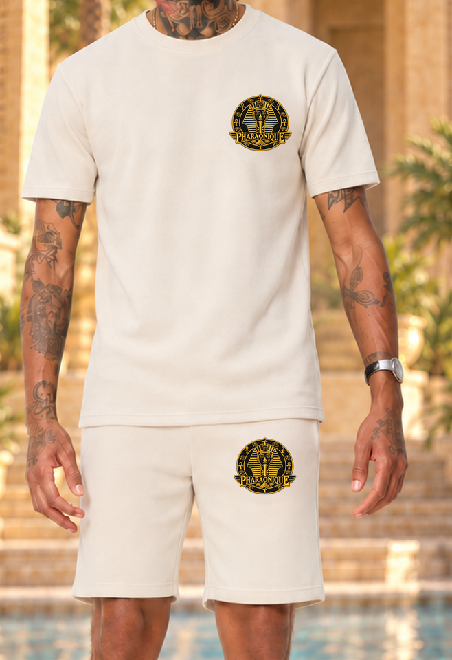 Ensemble short tee-shirt Homme Kemet beige – vue rapprochée, logo Pharaonique original côté cœur et poche gauche