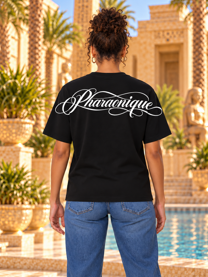 T-shirt oversize femme New Pharaon Noir profond, vue de dos, logo Pharaonique dans le haut du dos