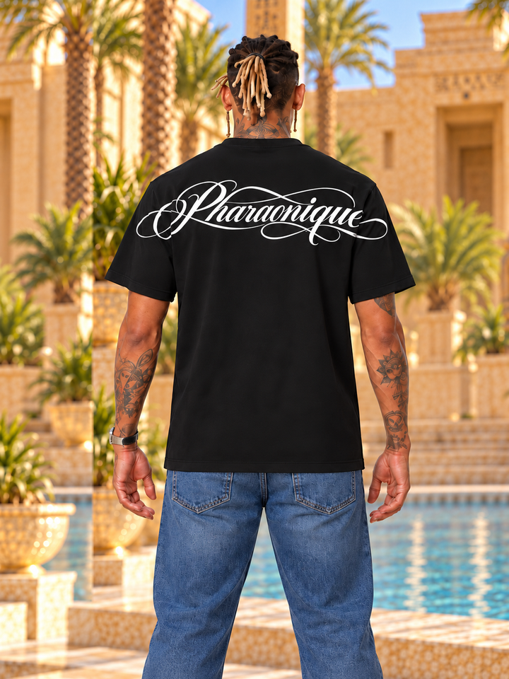 T-shirt oversize homme New Pharaon Noir profond, vue de dos, logo Pharaonique dans le haut du dos